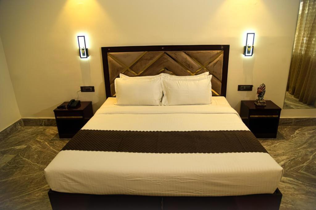 Cloud Social Hotel ชิลลอง ภายนอก รูปภาพ