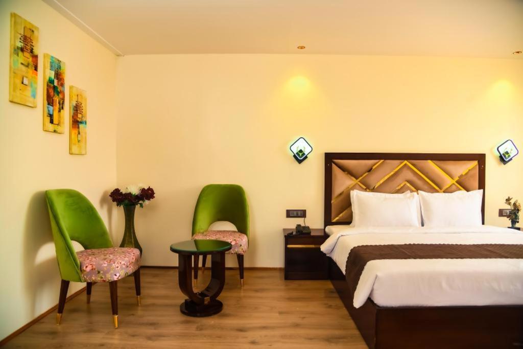 Cloud Social Hotel ชิลลอง ภายนอก รูปภาพ