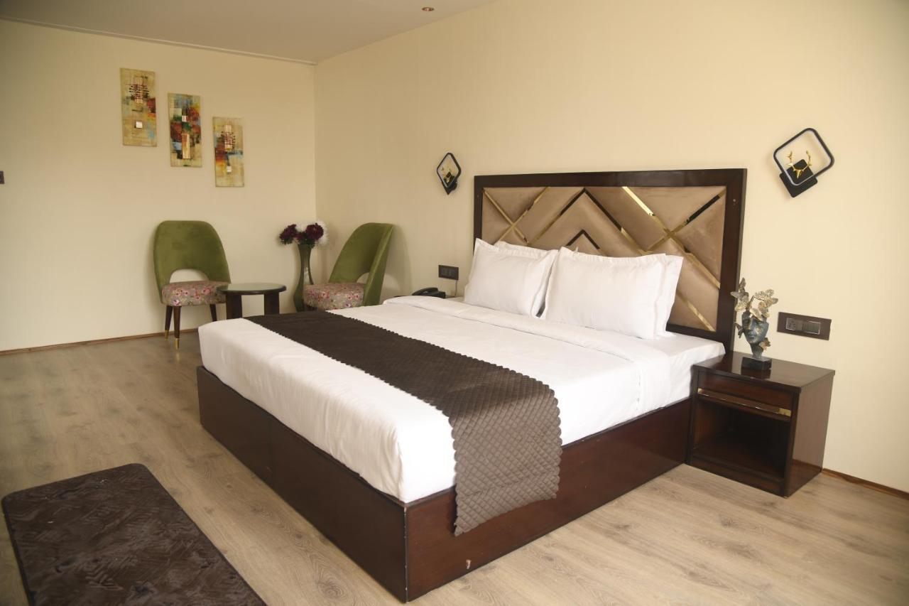 Cloud Social Hotel ชิลลอง ภายนอก รูปภาพ